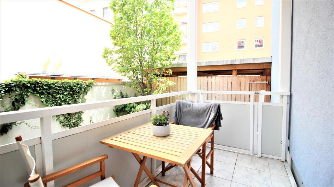 ➤Private Room - Heart Of Downtown With Terrace Wurzburg Bagian luar foto
