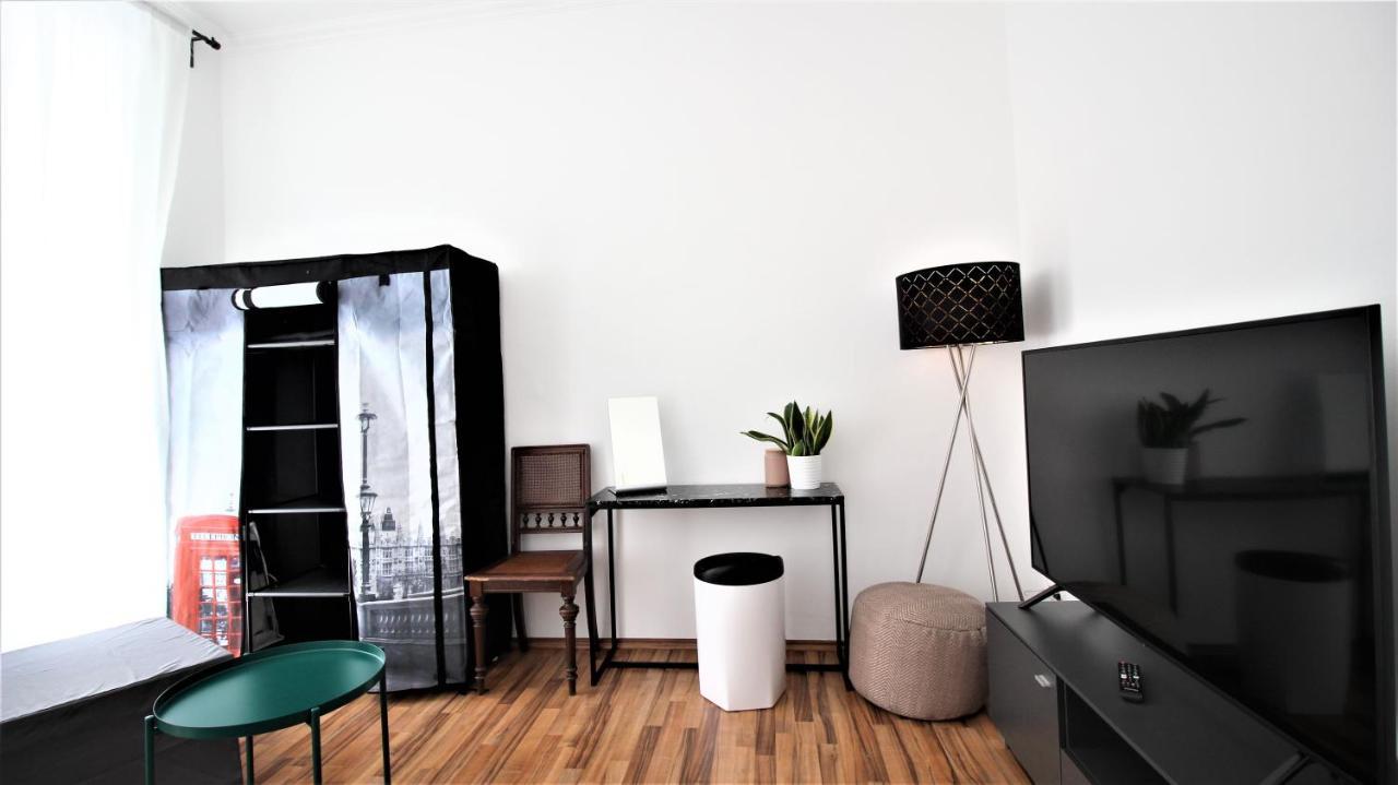 ➤Private Room - Heart Of Downtown With Terrace Wurzburg Bagian luar foto